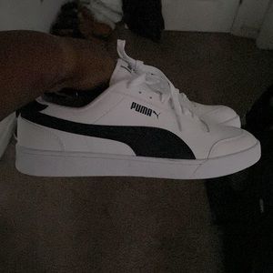 Low top pumas all white navy blue check never worn